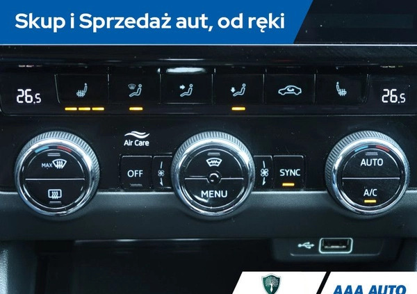 Skoda Octavia cena 72000 przebieg: 110208, rok produkcji 2018 z Łazy małe 277